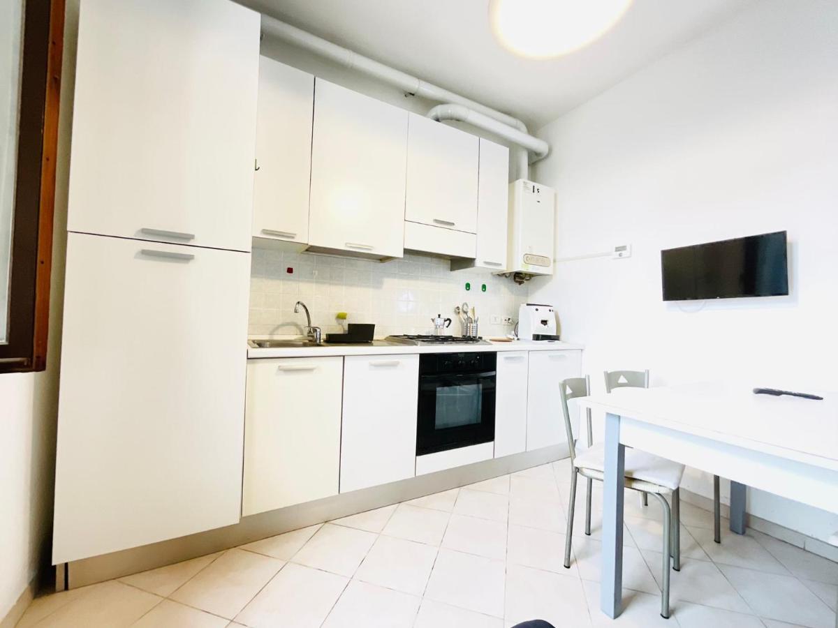 Apartment Navigli Flats Close To The Metro Milan